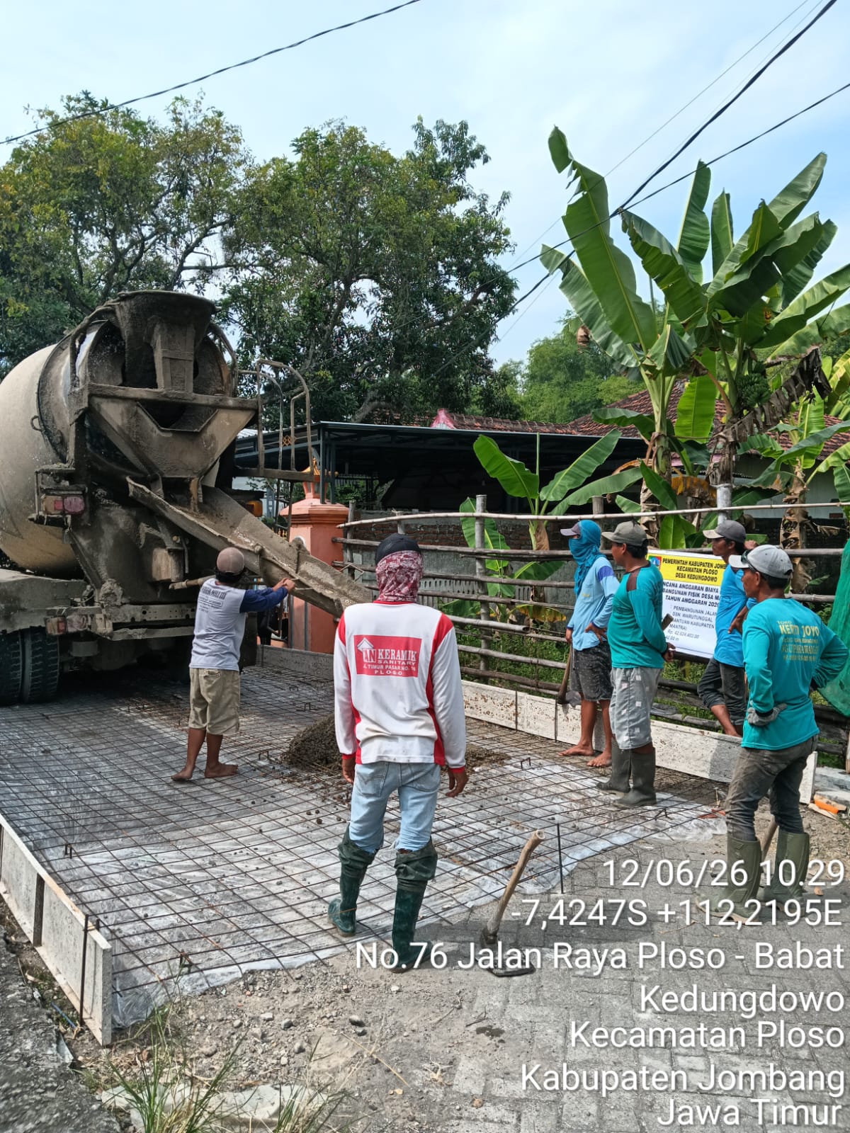 Tingkatkan Aksesibilitas Warga, Pemdes Kedungdowo Realisasikan Pengecoran Jalan Desa