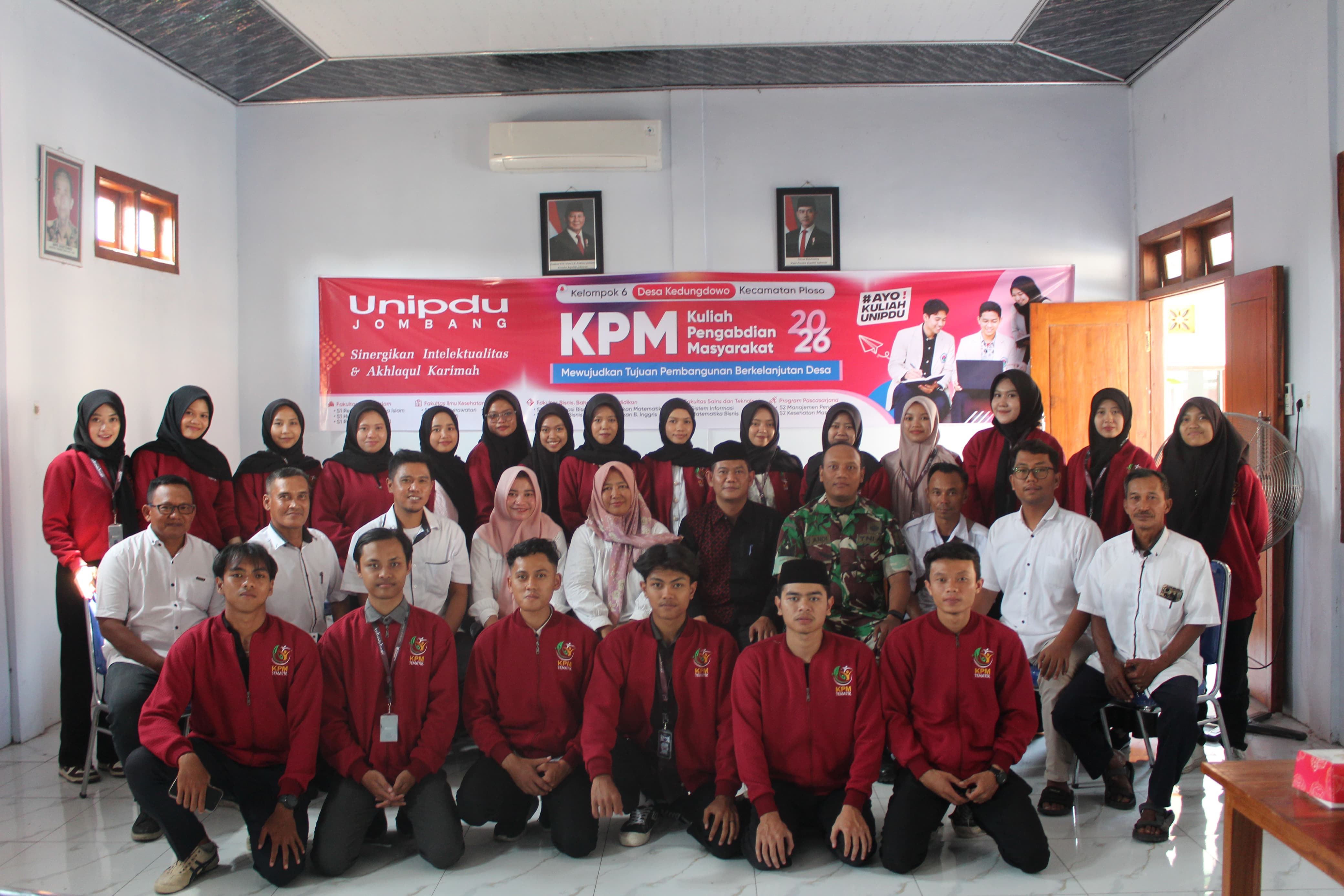 Edukasi Pengelolaan Sampah, Mahasiswa KPM Kelompok 6 Unipdu Bangun Fasilitas Pembakaran Sampah Terisolasi di Desa Kedungdowo
